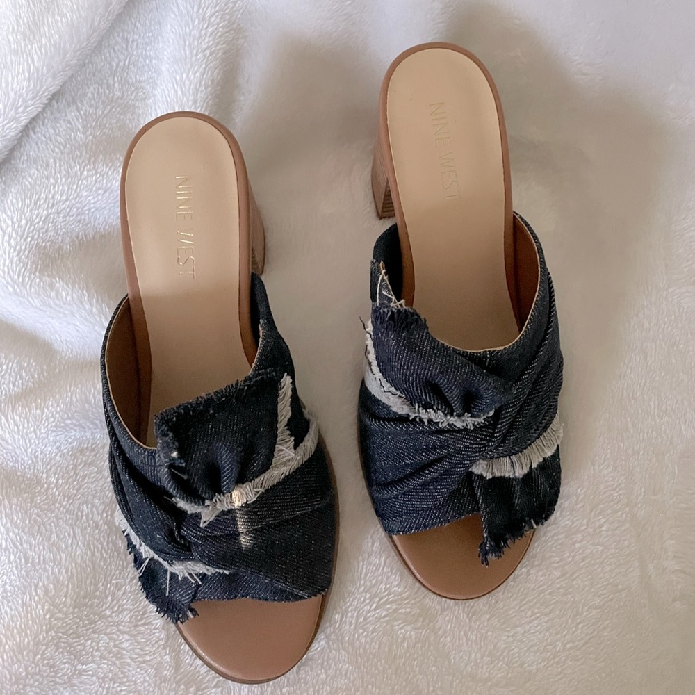Ladies Nine West sandal! Great condition! Only worn a couple times!